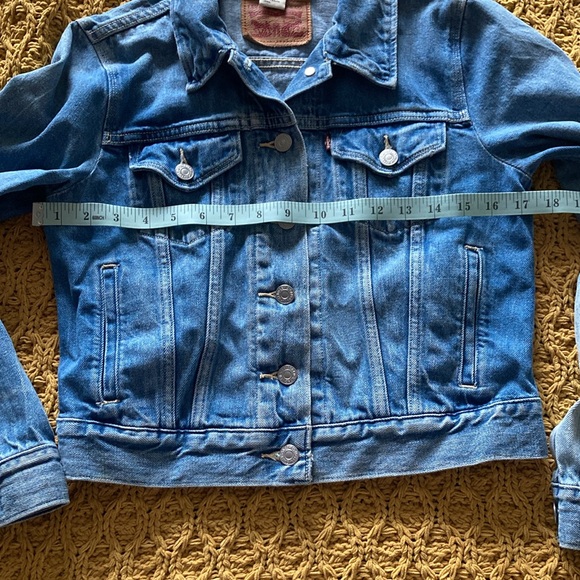 Levi’s distressed denim jacket - Picture 7 of 9